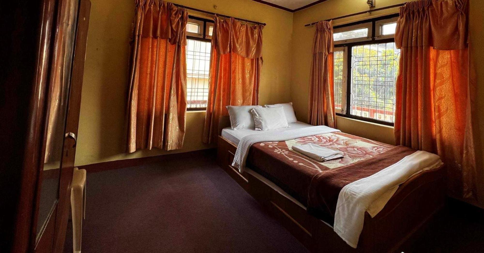 Geo Guest House Pokhara Buitenkant foto
