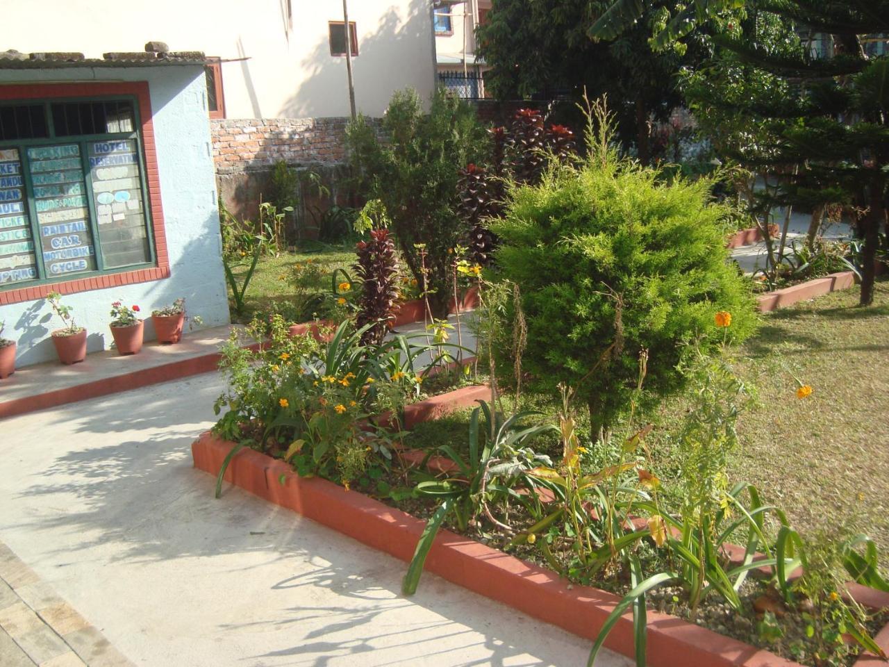 Geo Guest House Pokhara Buitenkant foto