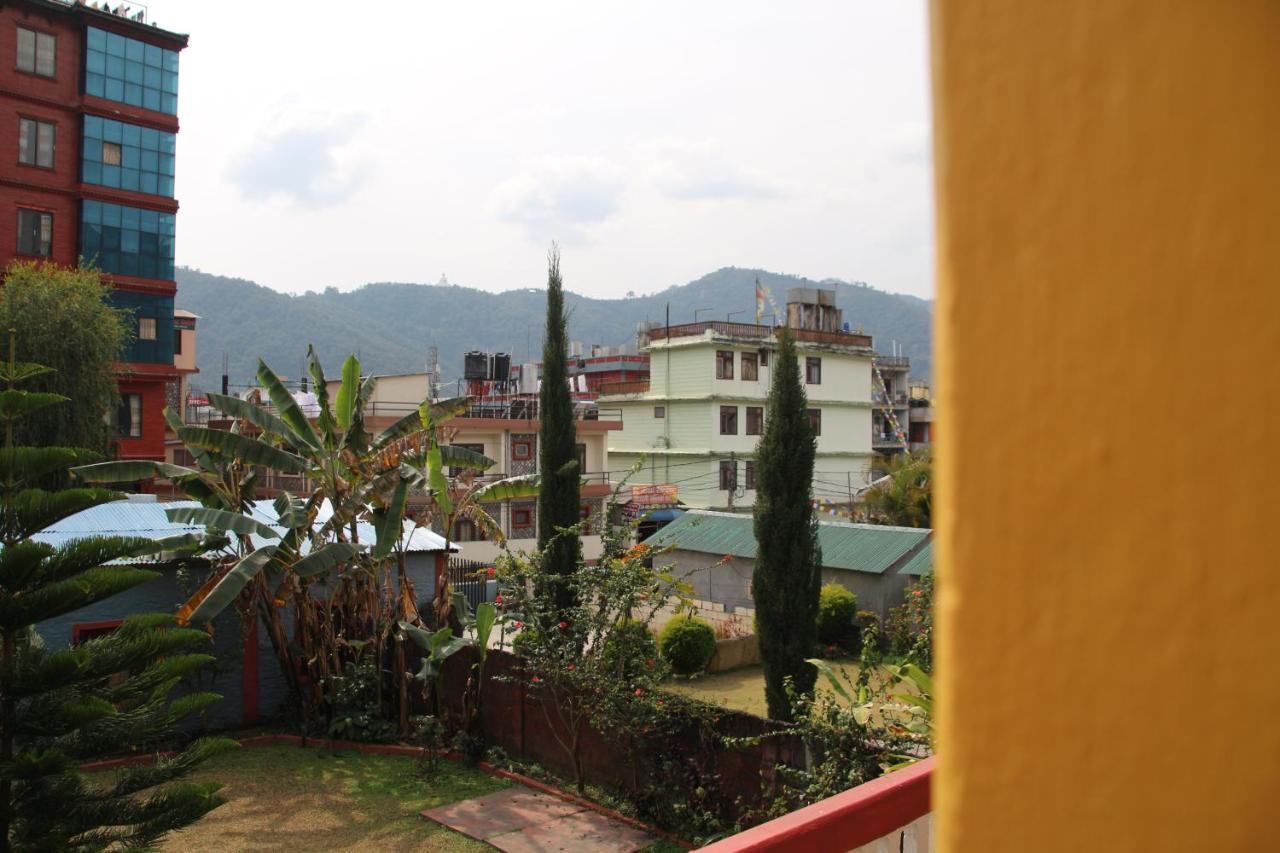 Geo Guest House Pokhara Buitenkant foto