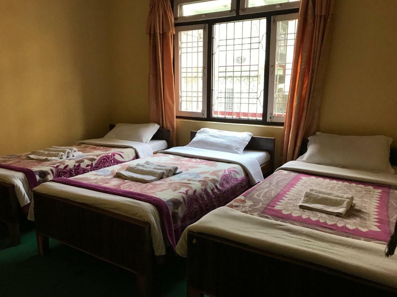 Geo Guest House Pokhara Buitenkant foto