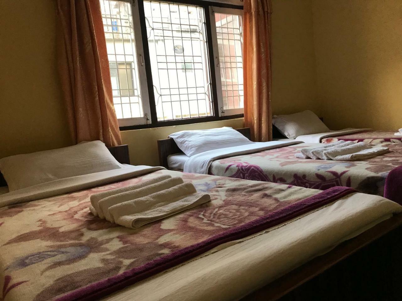 Geo Guest House Pokhara Buitenkant foto