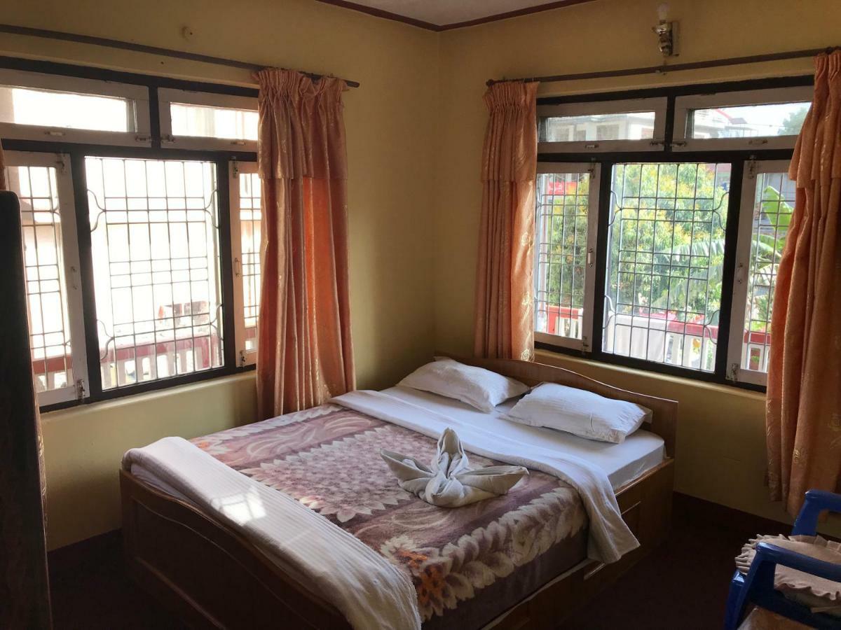 Geo Guest House Pokhara Buitenkant foto