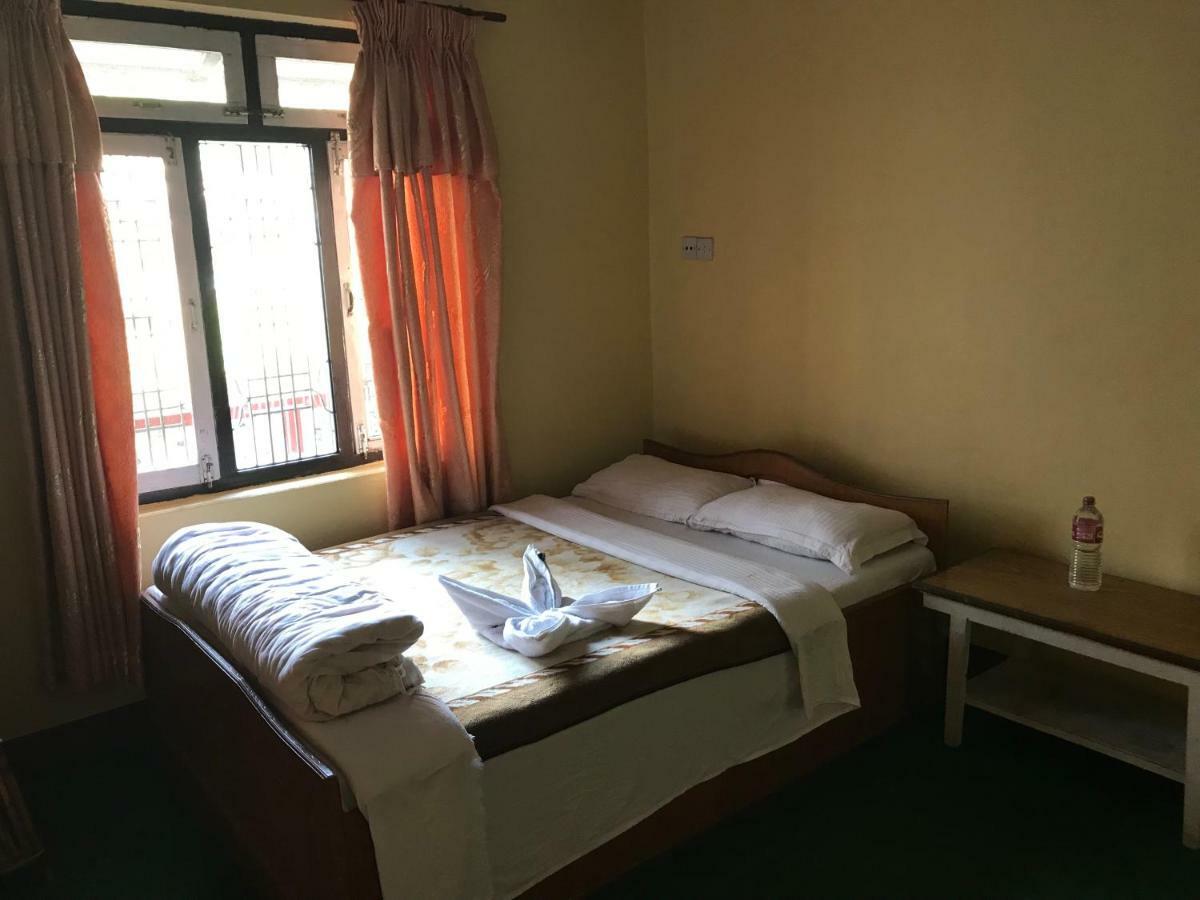 Geo Guest House Pokhara Buitenkant foto